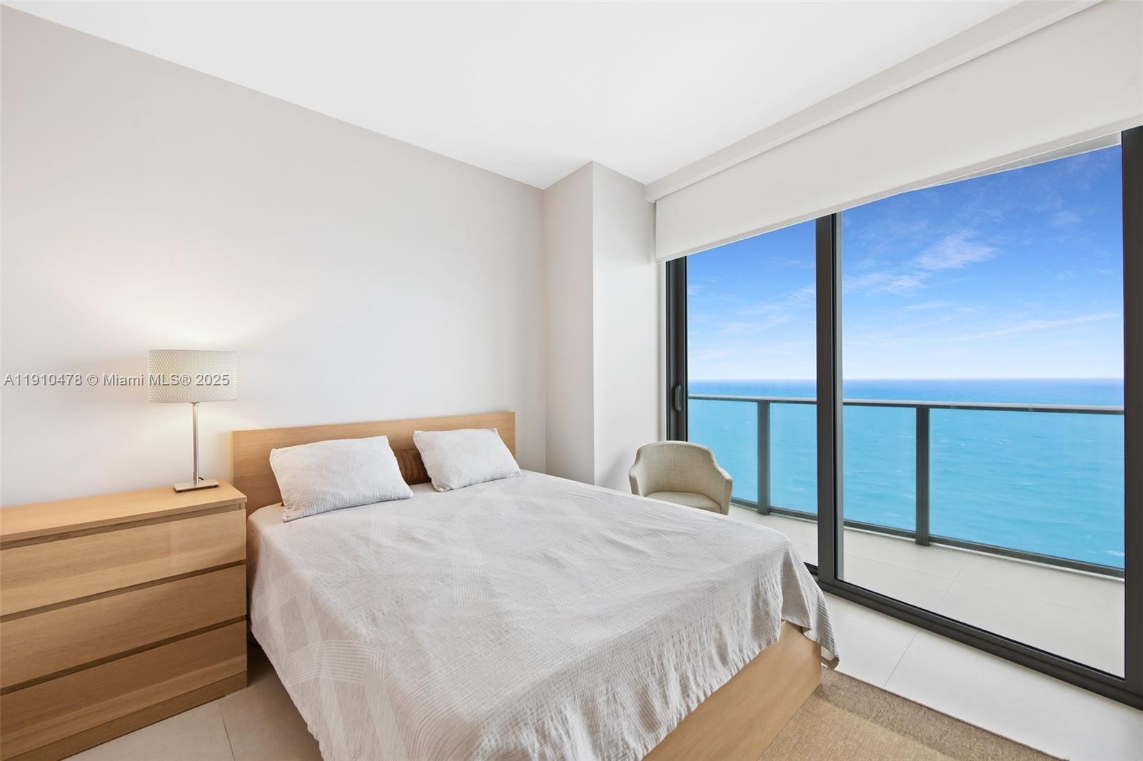 Подробнее 3001 3 / 3 1752 кв.футов $ 2025-11-07 0 Фото