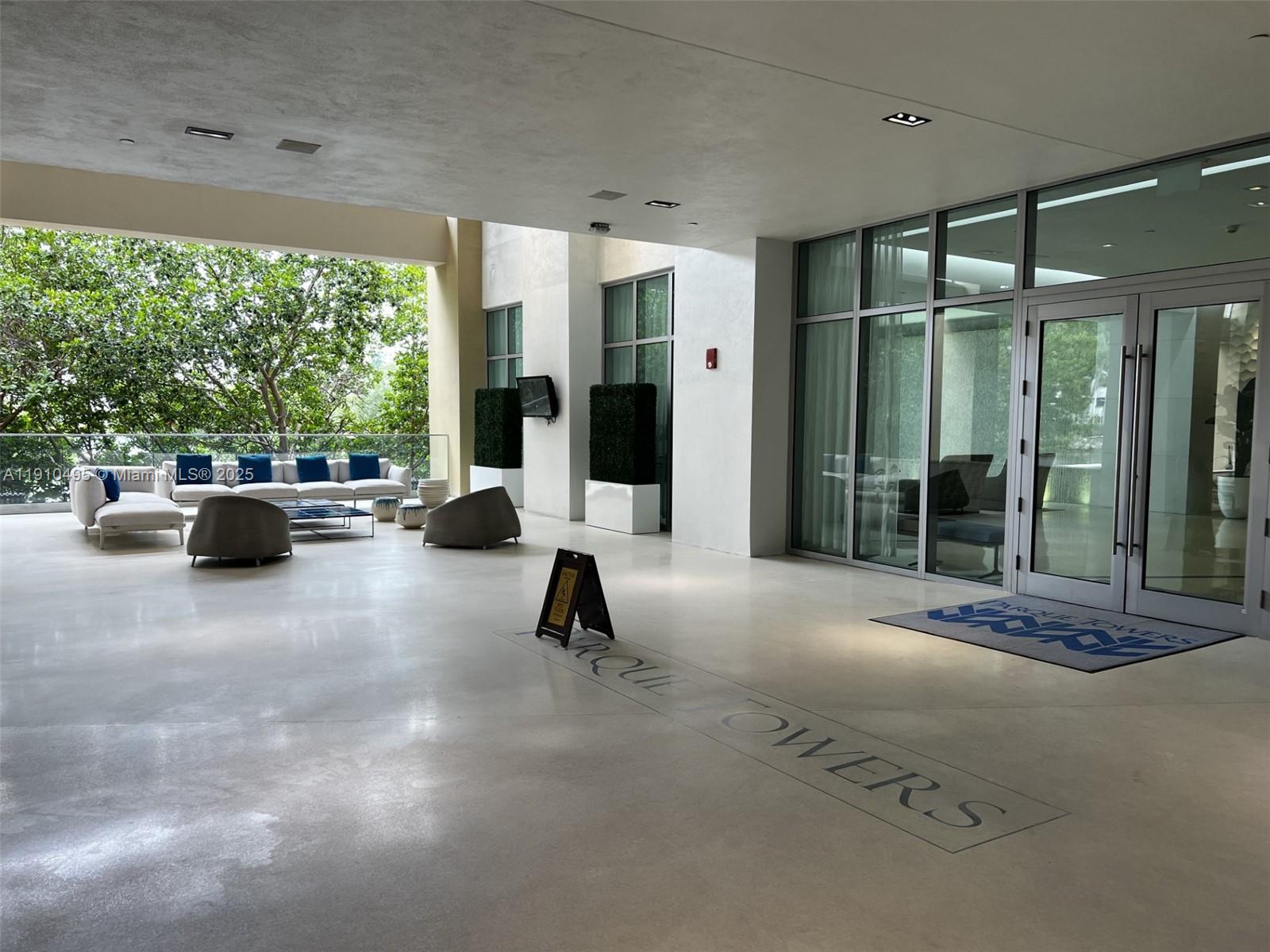 5-1008 3 / 4 1892 кв.футов $ 2025-11-07 0 Фото