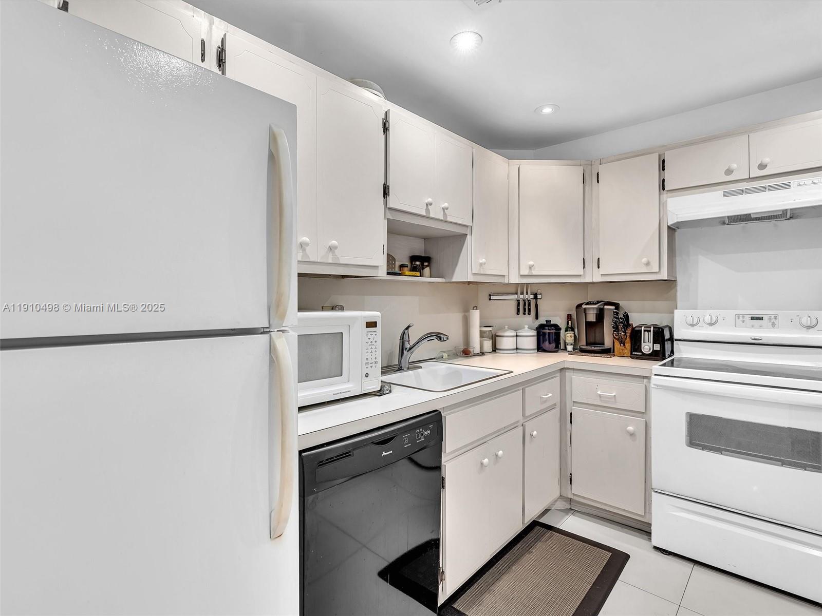 902 1 / 2 762 sq. ft. $ 2025-11-07 0 Photo