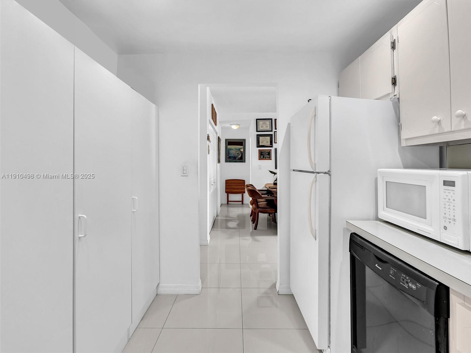 902 1 / 2 762 sq. ft. $ 2025-11-07 0 Photo