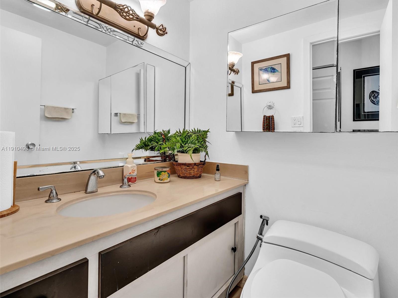 902 1 / 2 762 sq. ft. $ 2025-11-07 0 Photo