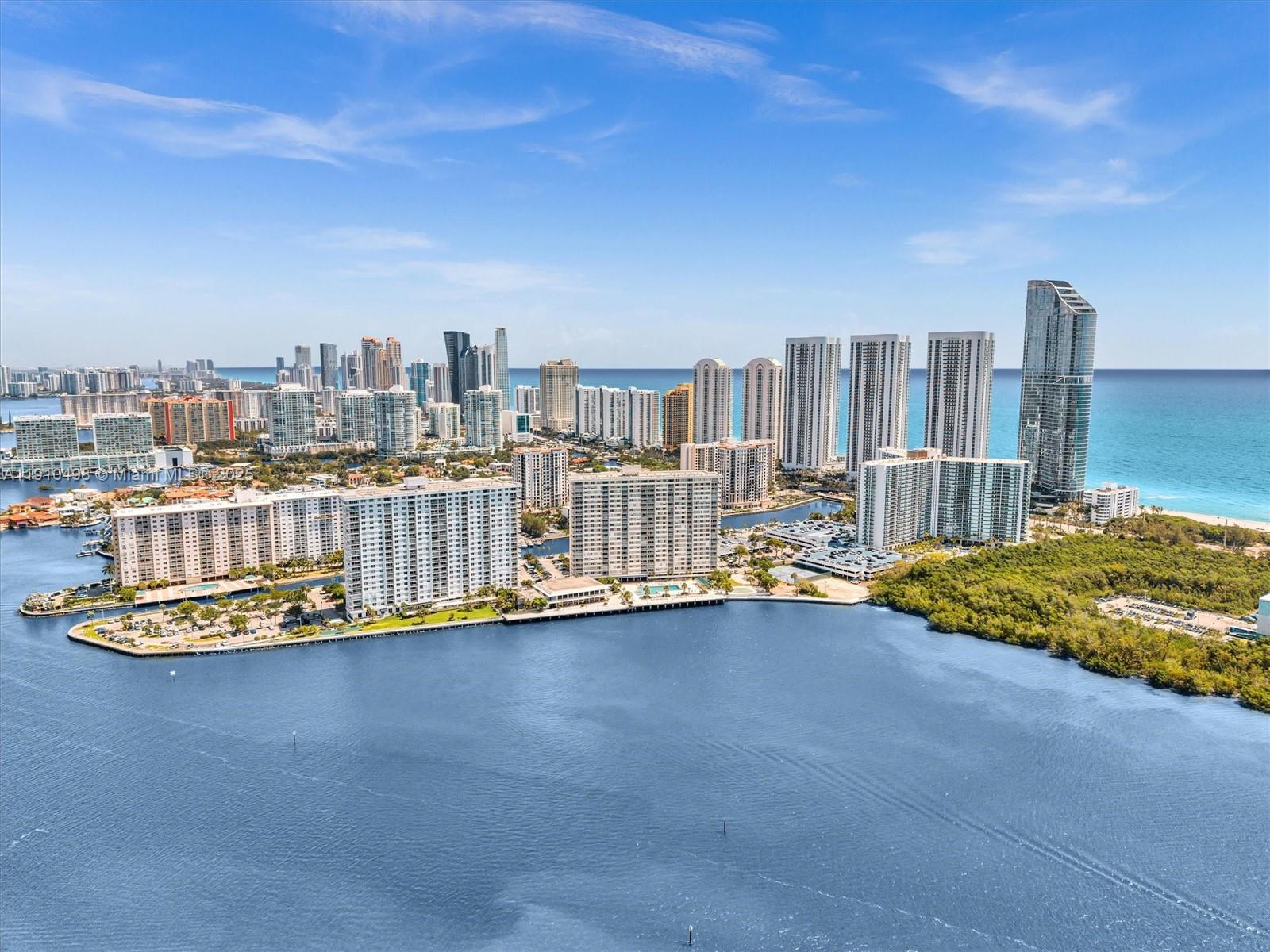 902 1 / 2 762 sq. ft. $ 2025-11-07 0 Photo