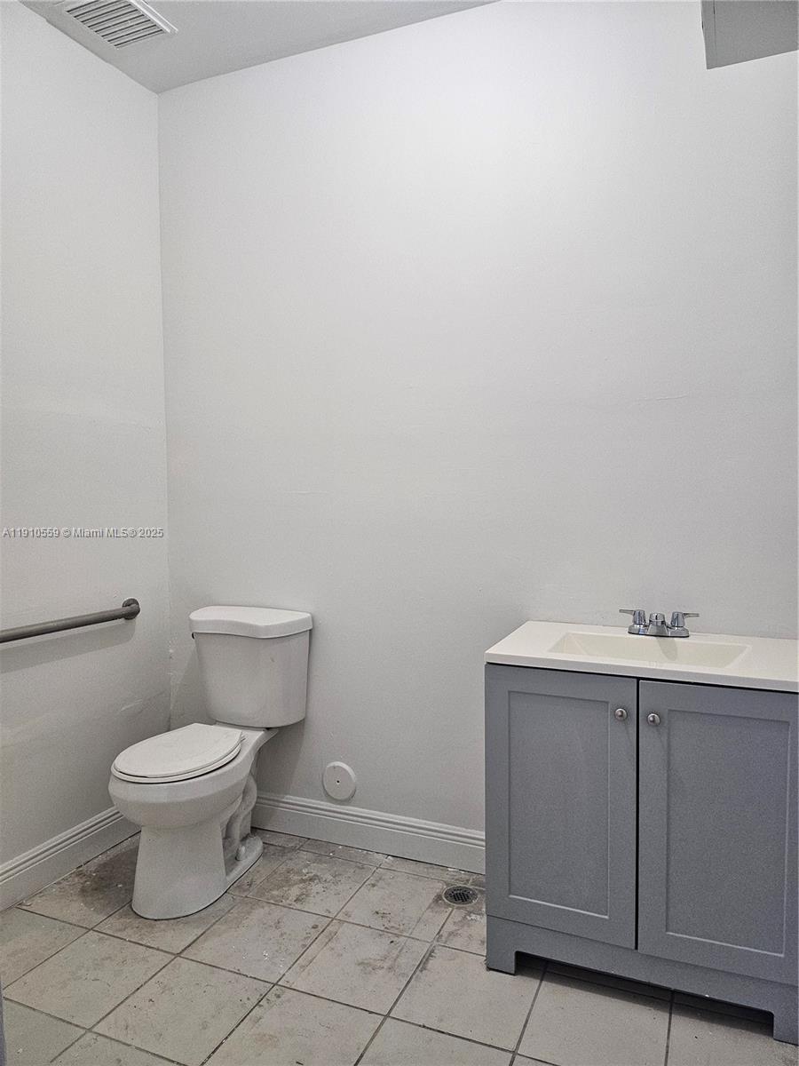 See details 2 / sq. ft. $ 2025-11-07 0 Photo