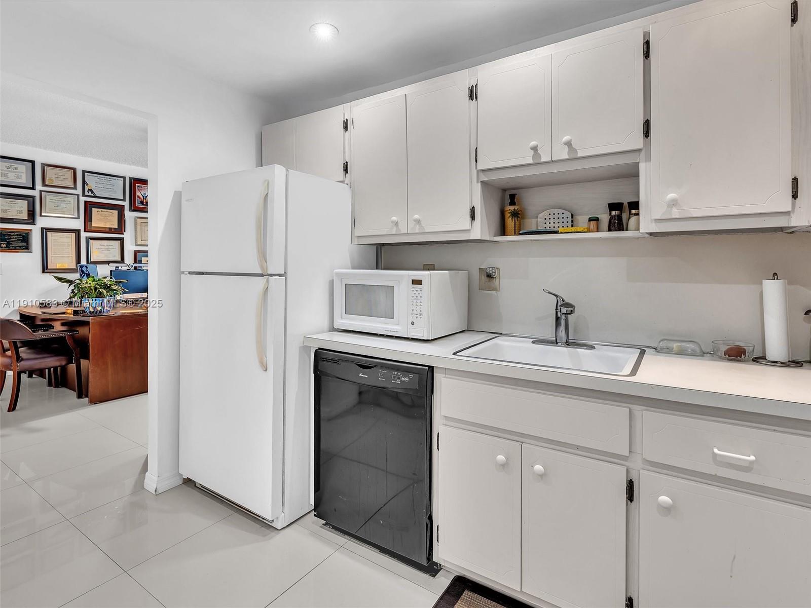 See details 902 1 / 2 762 sq. ft. $ 2025-12-04 0 Photo