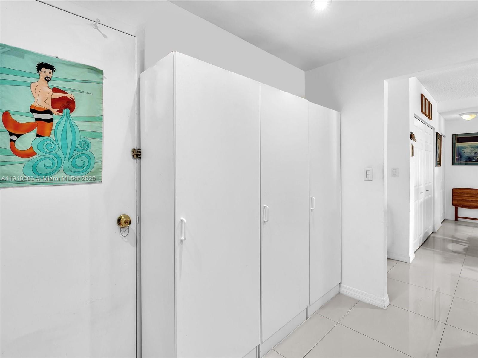 See details 902 1 / 2 762 sq. ft. $ 2025-12-04 0 Photo