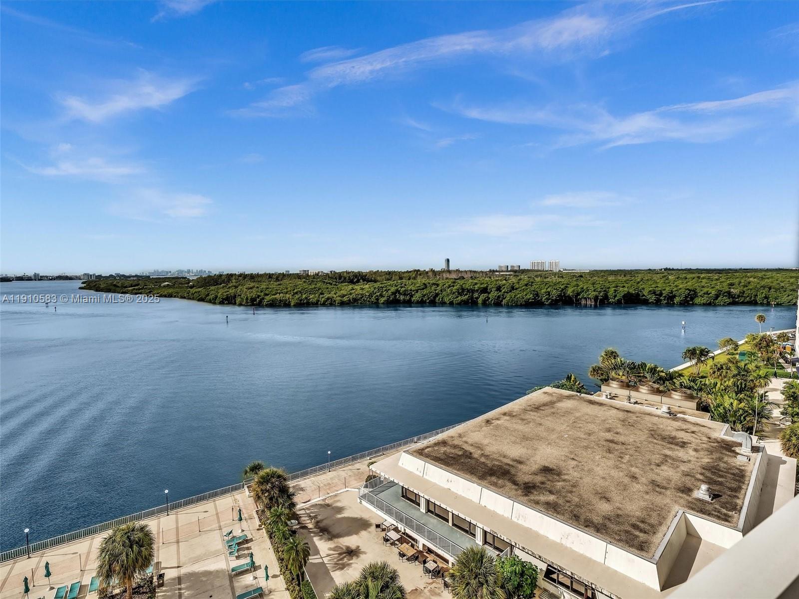 See details 902 1 / 2 762 sq. ft. $ 2025-12-04 0 Photo