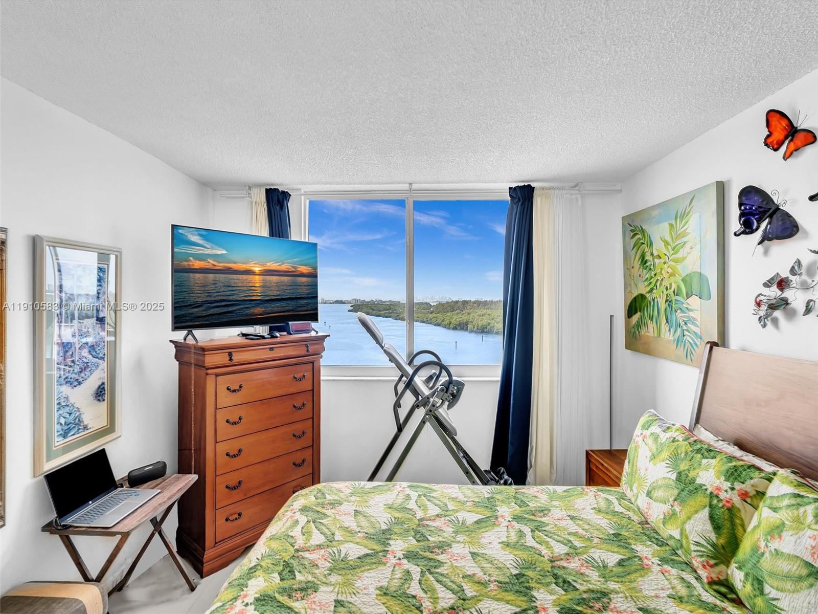 See details 902 1 / 2 762 sq. ft. $ 2025-12-04 0 Photo