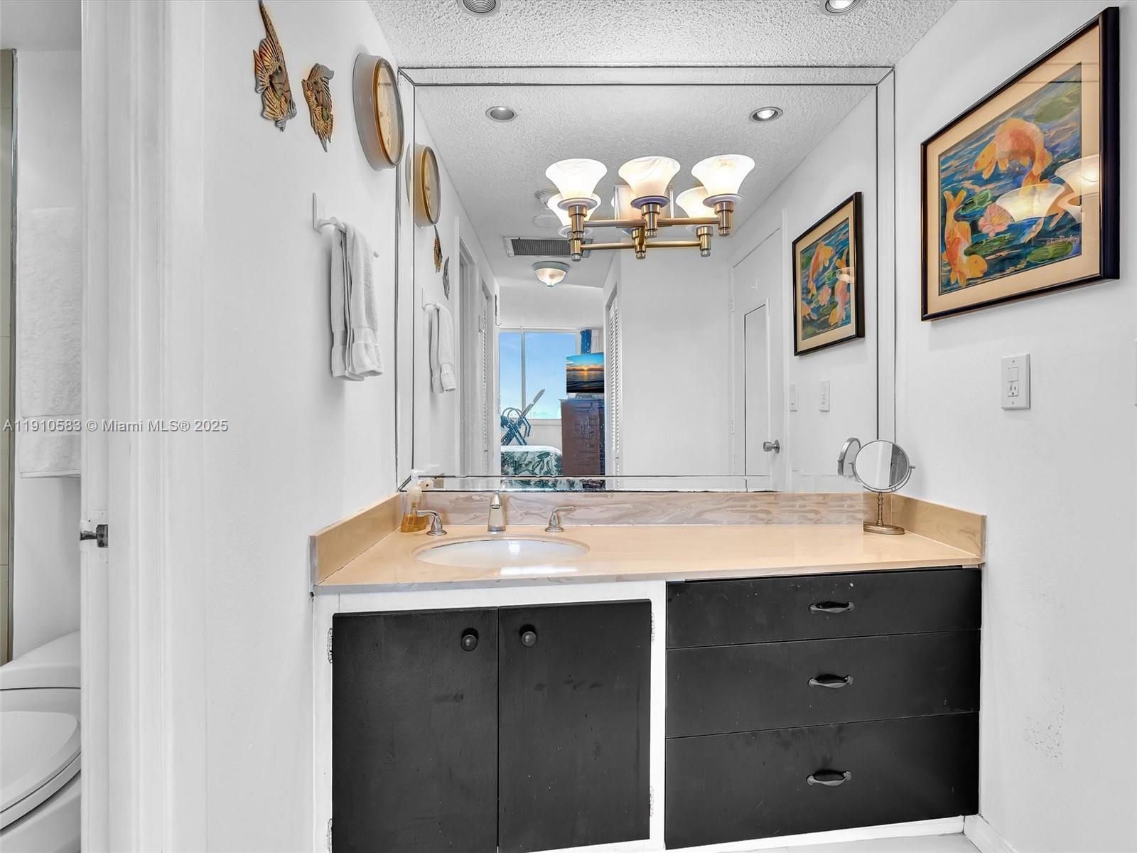 See details 902 1 / 2 762 sq. ft. $ 2025-12-04 0 Photo