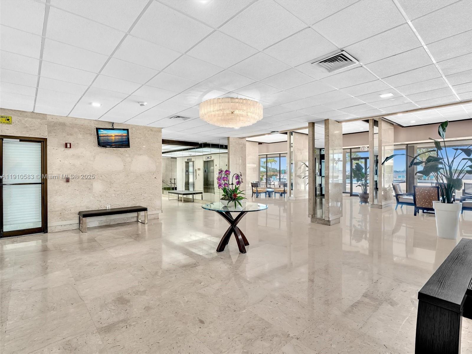 See details 902 1 / 2 762 sq. ft. $ 2025-12-04 0 Photo