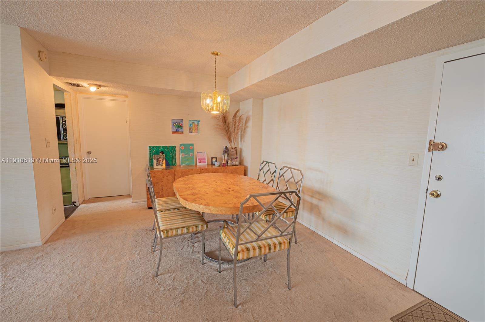 See details 1917 2 / 2 1488 sq. ft. $ 2025-11-08 0 Photo