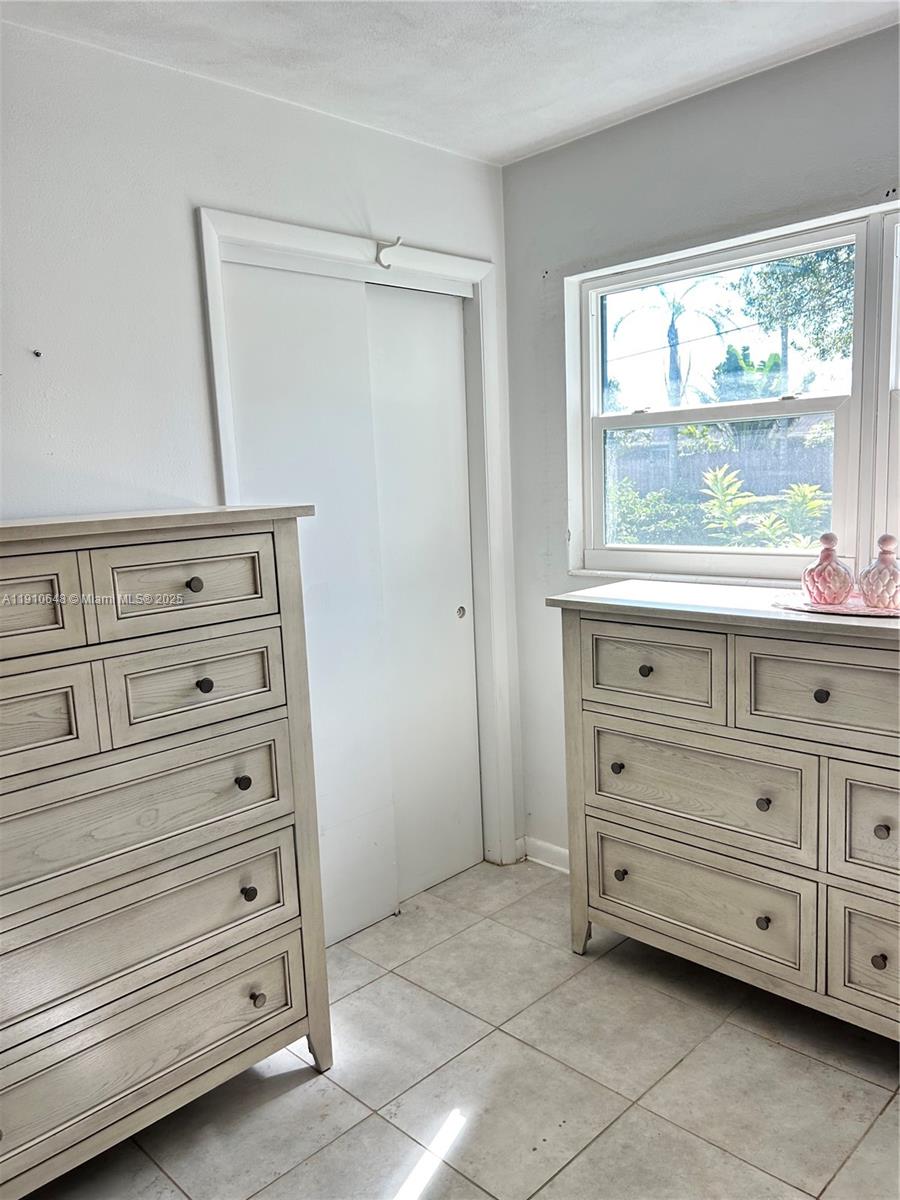 118 3 / 2  sq. ft. $ 2025-11-08 0 Photo