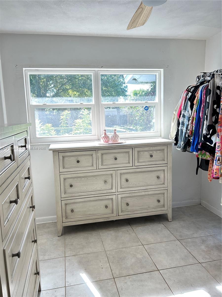 118 3 / 2  sq. ft. $ 2025-11-08 0 Photo