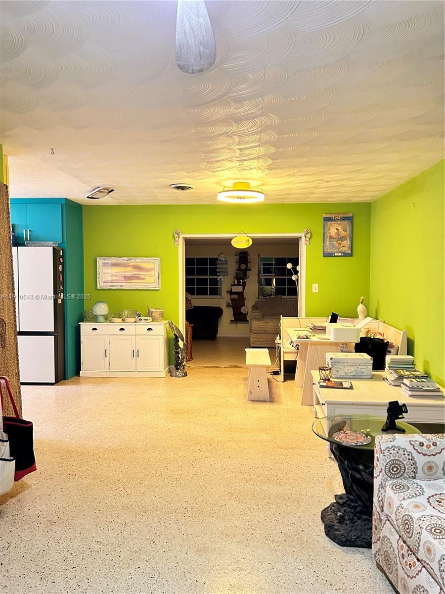 118 3 / 2  sq. ft. $ 2025-11-08 0 Photo