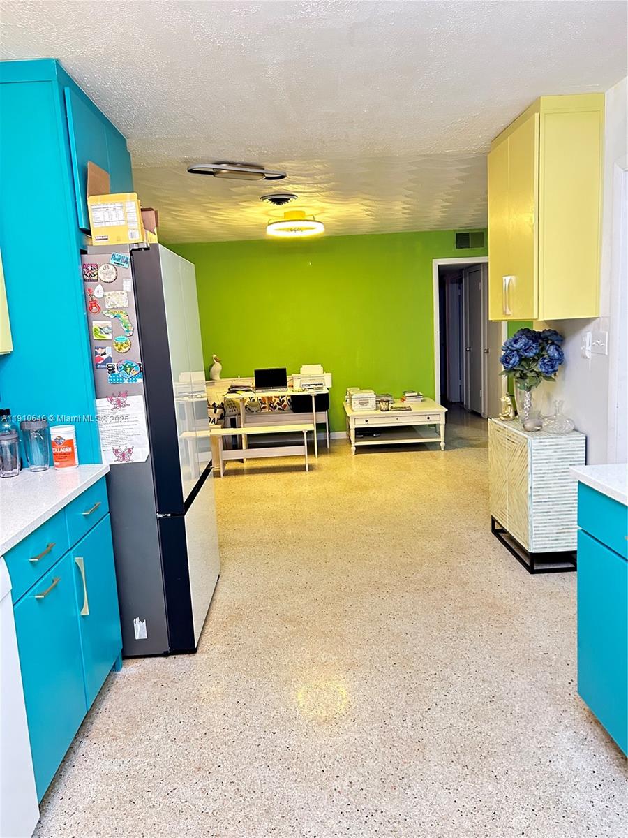 118 3 / 2  sq. ft. $ 2025-11-08 0 Photo