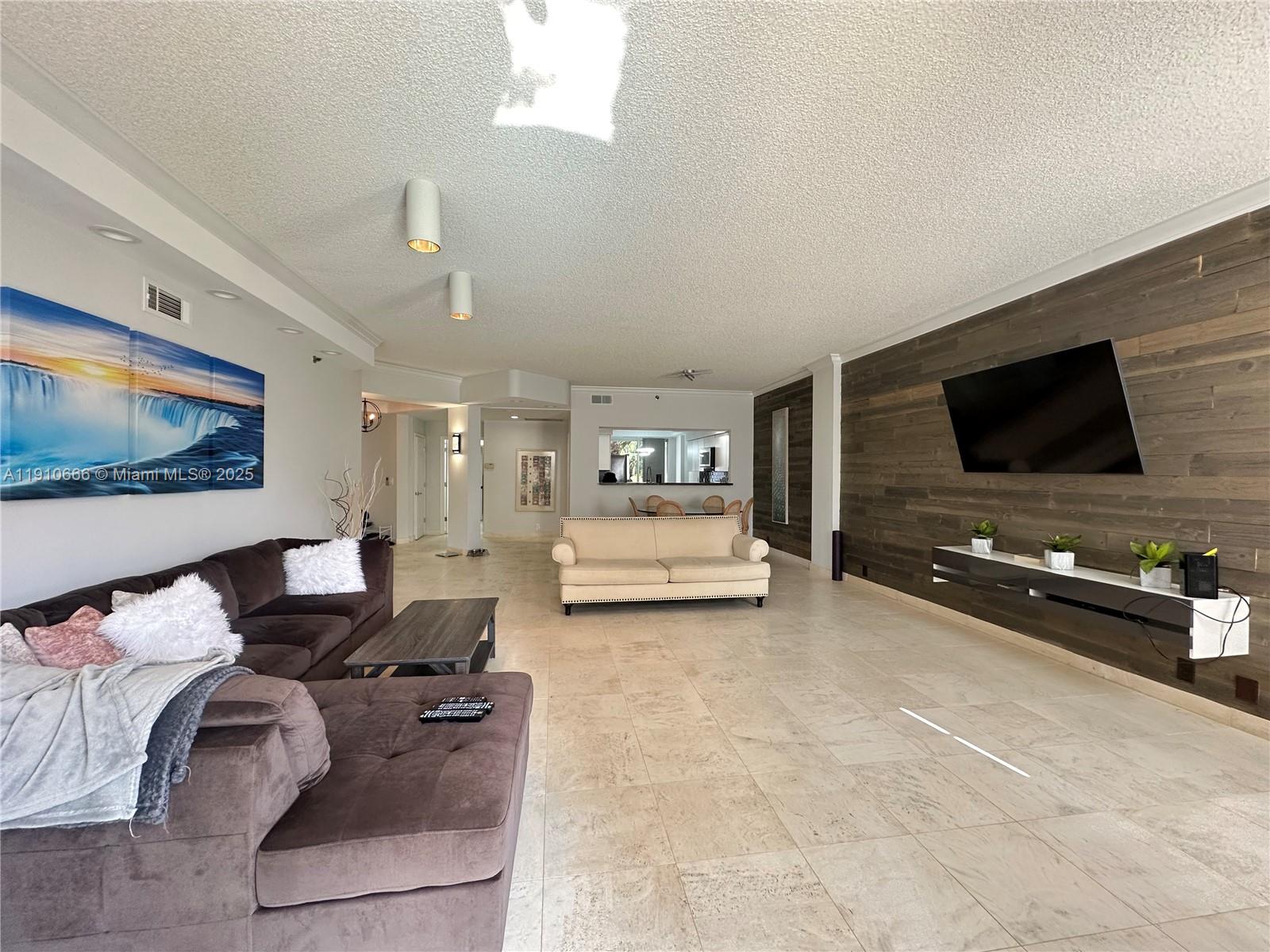 B-303 2 / 2 1820 sq. ft. $ 2025-11-08 0 Photo