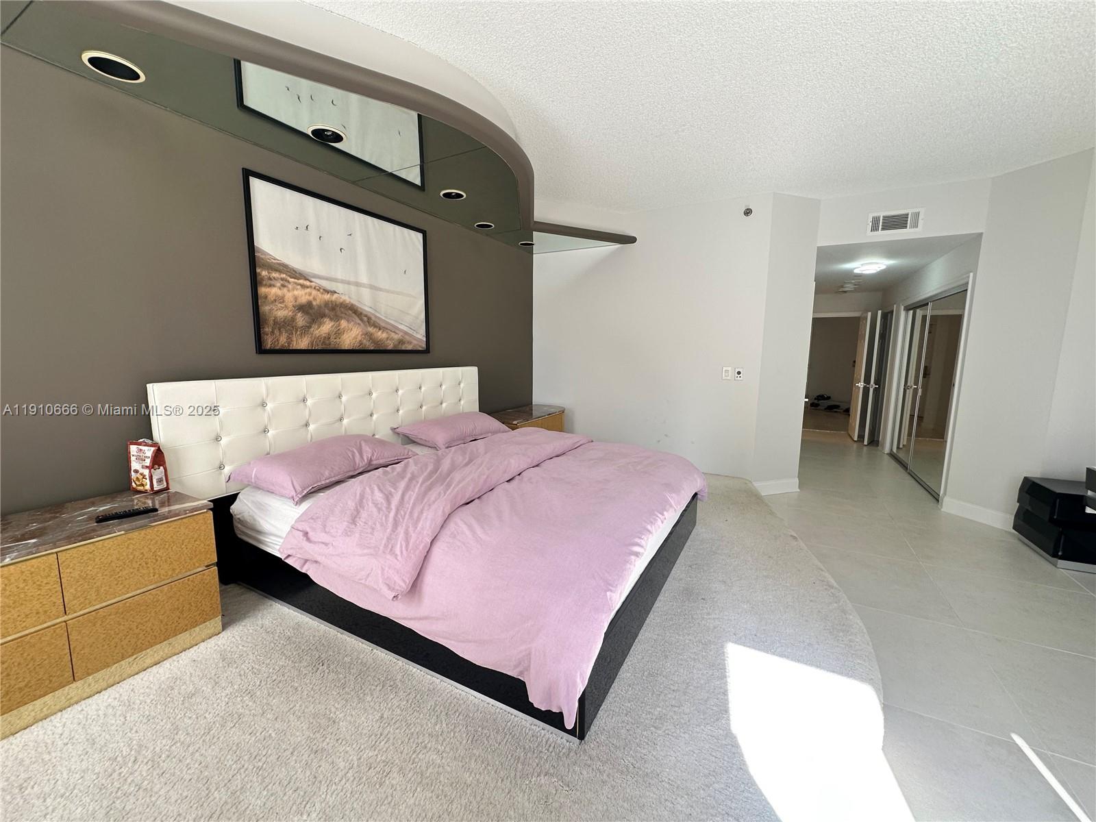 B-303 2 / 2 1820 sq. ft. $ 2025-11-08 0 Photo