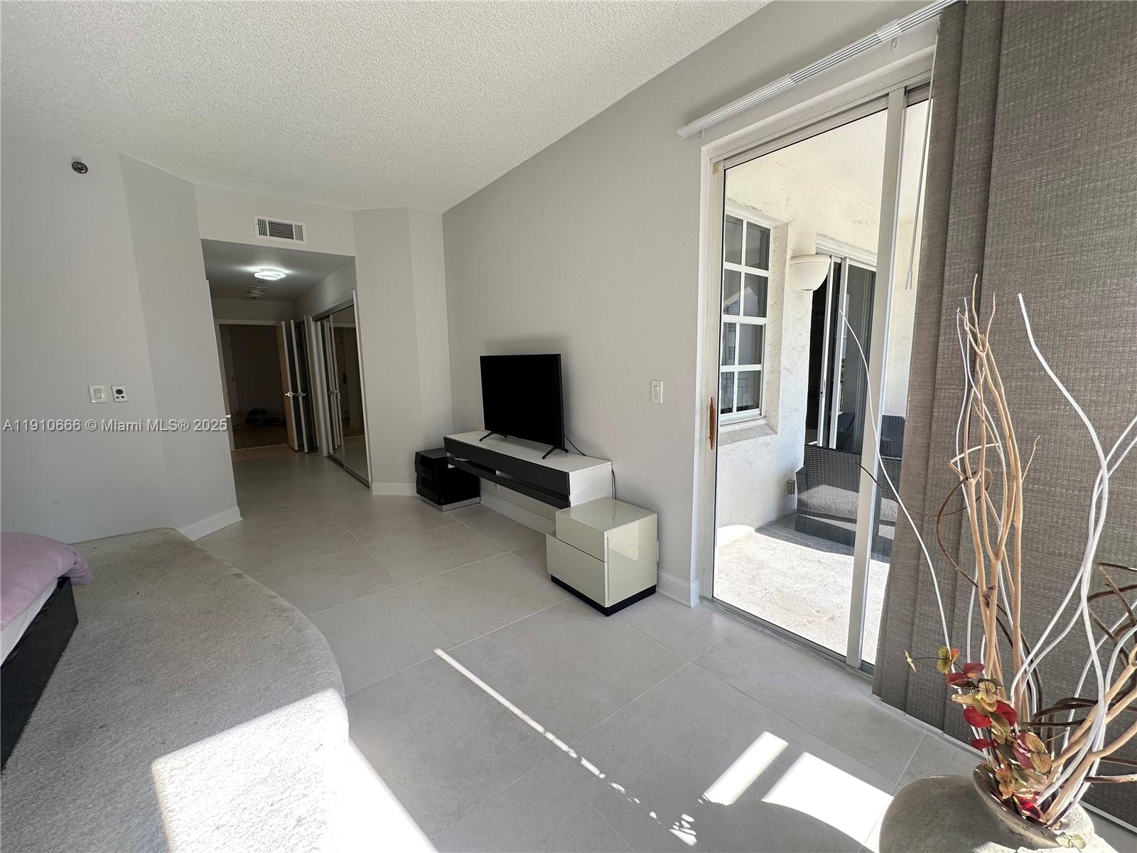 B-303 2 / 2 1820 sq. ft. $ 2025-11-08 0 Photo