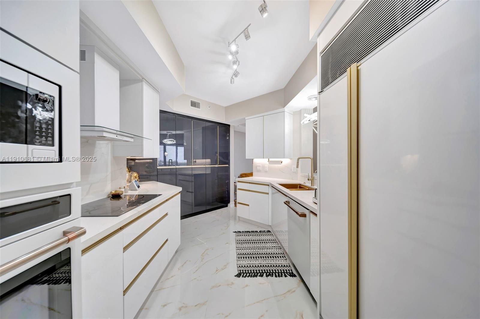 Photo of 6051 Ocean Dr  #603, Hollywood, Florida, 33019 - 