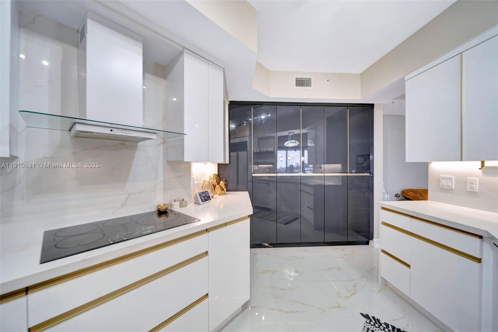 Photo of 6051 Ocean Dr  #603, Hollywood, Florida, 33019 - 