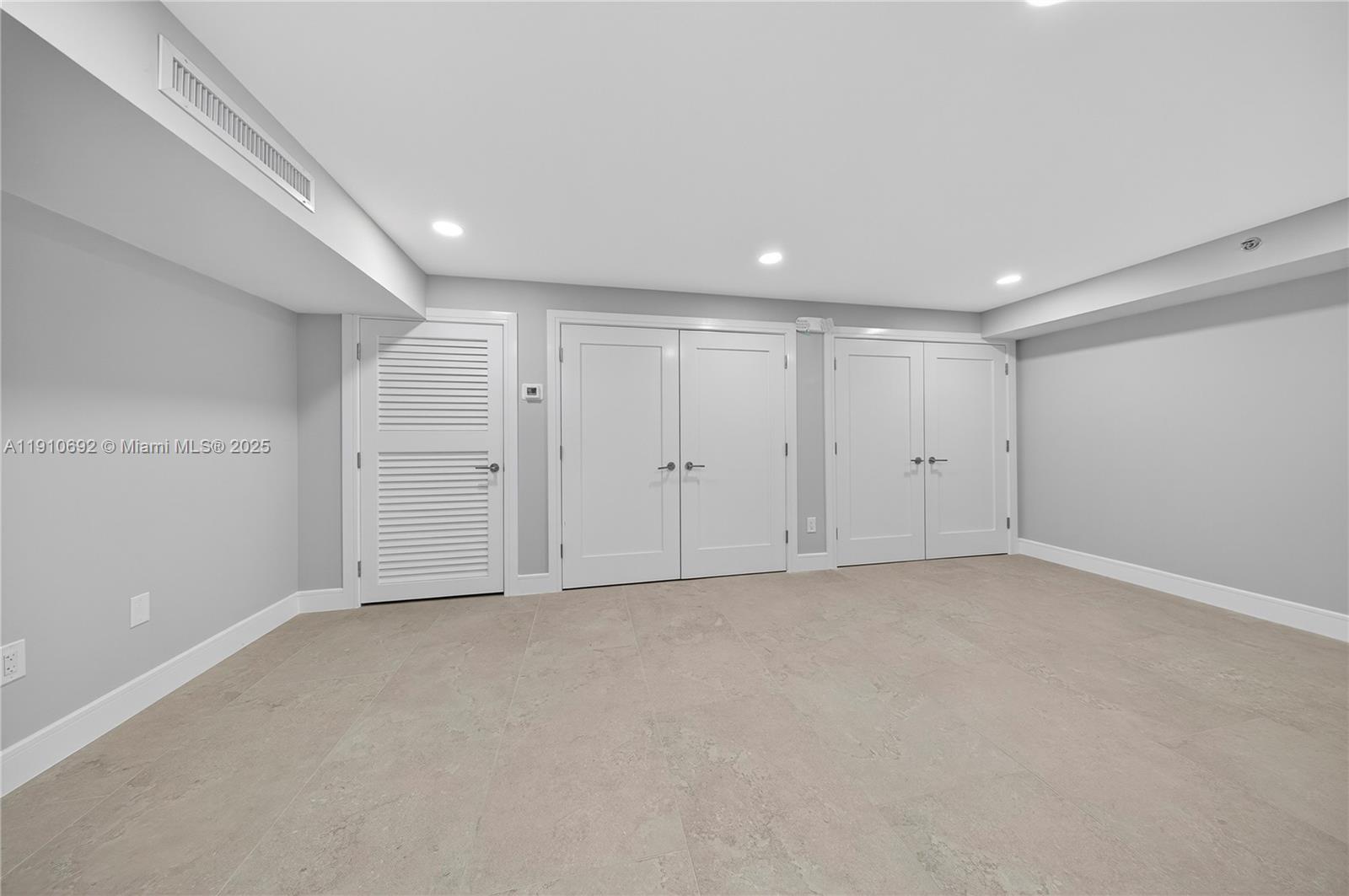 Подробнее / кв.футов $ 2025-11-08 0 Фото