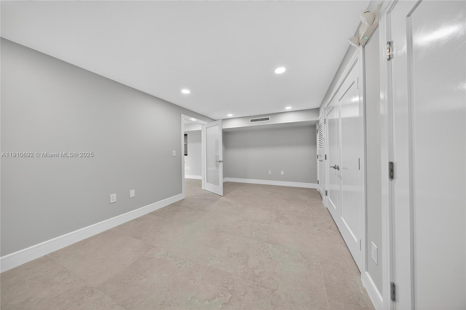 Подробнее / кв.футов $ 2025-11-08 0 Фото