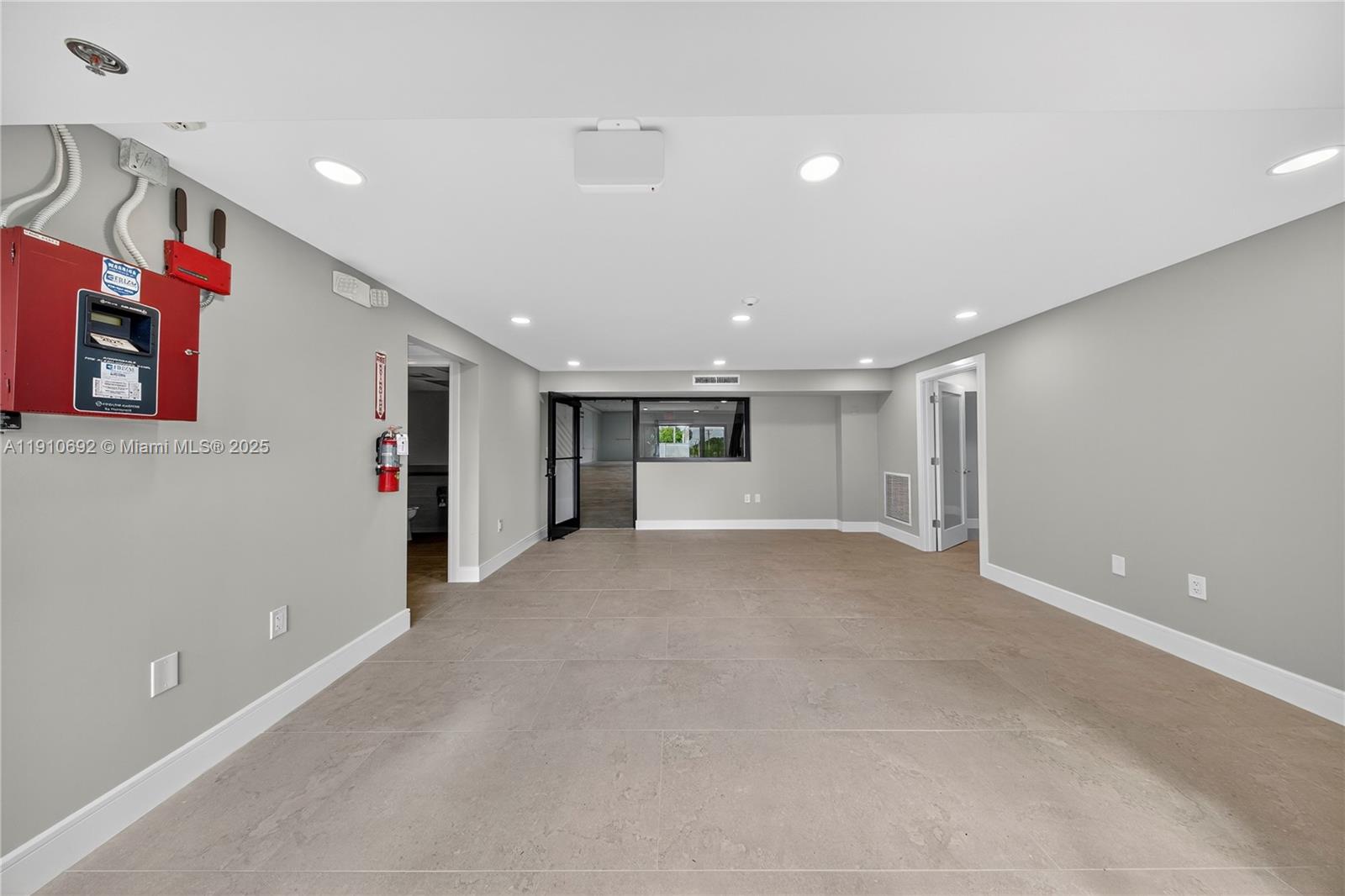 Подробнее / кв.футов $ 2025-11-08 0 Фото