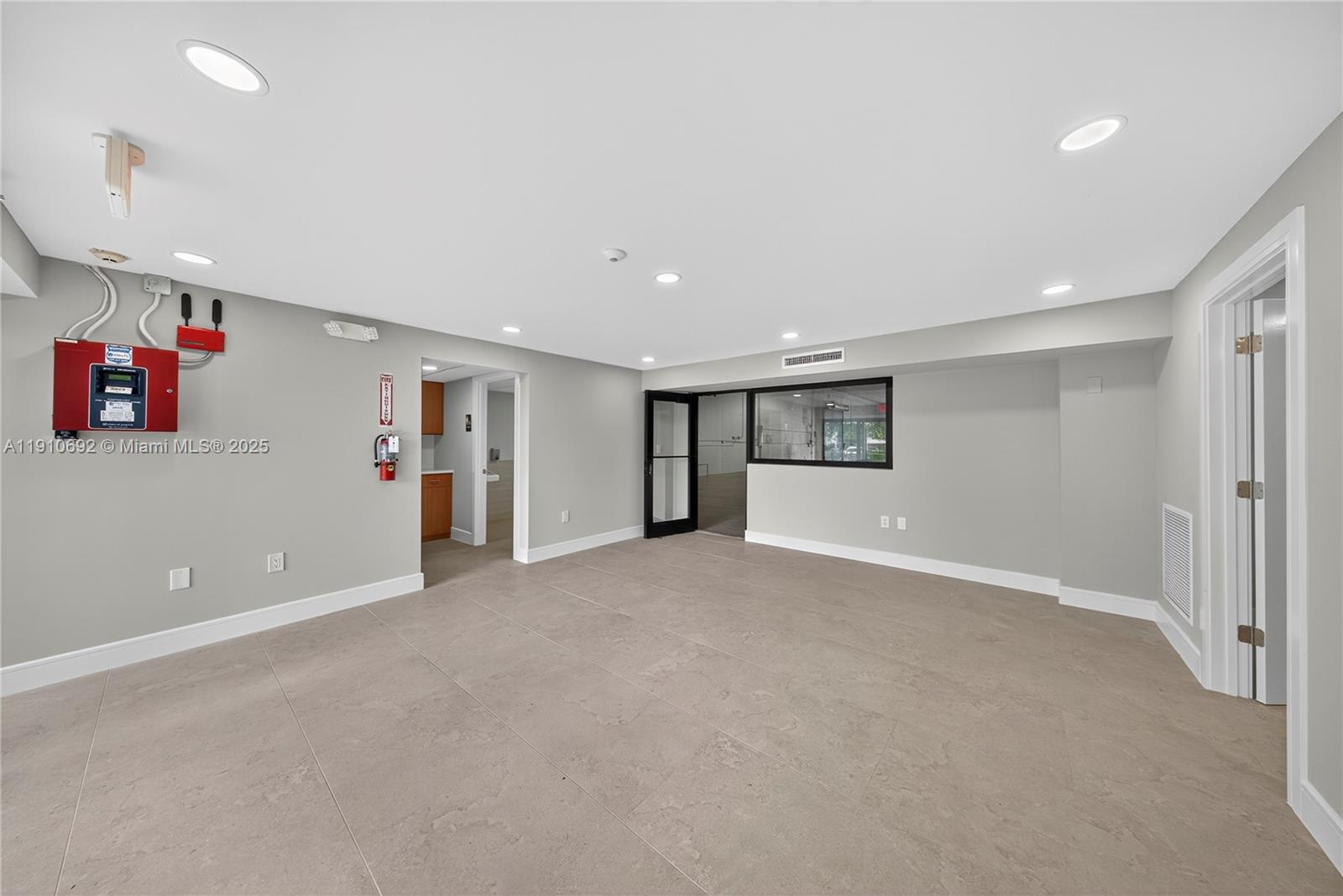 Подробнее / кв.футов $ 2025-11-08 0 Фото