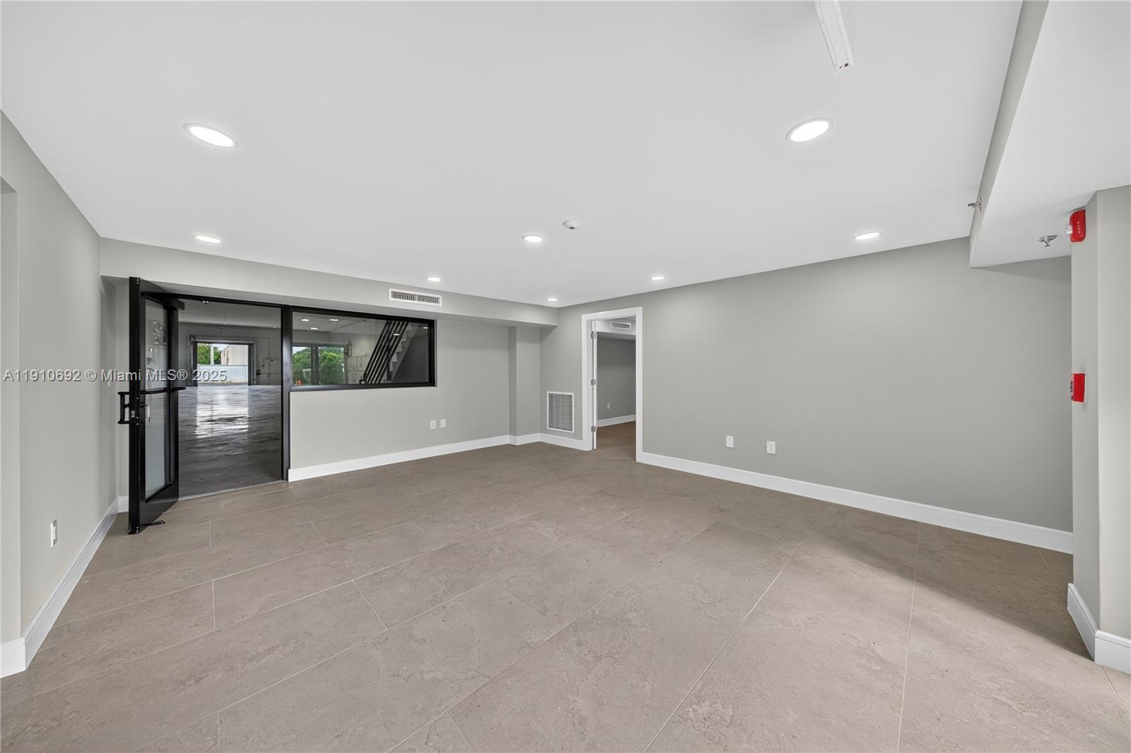 Подробнее / кв.футов $ 2025-11-08 0 Фото