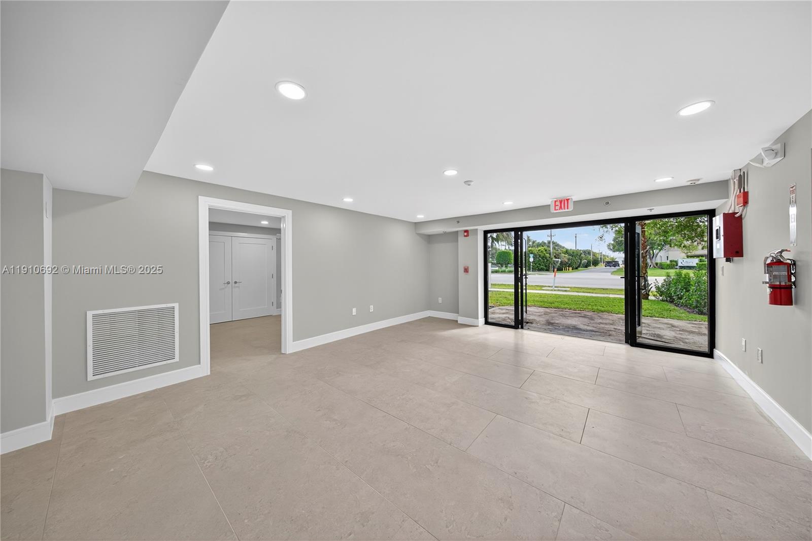 Подробнее / кв.футов $ 2025-11-08 0 Фото