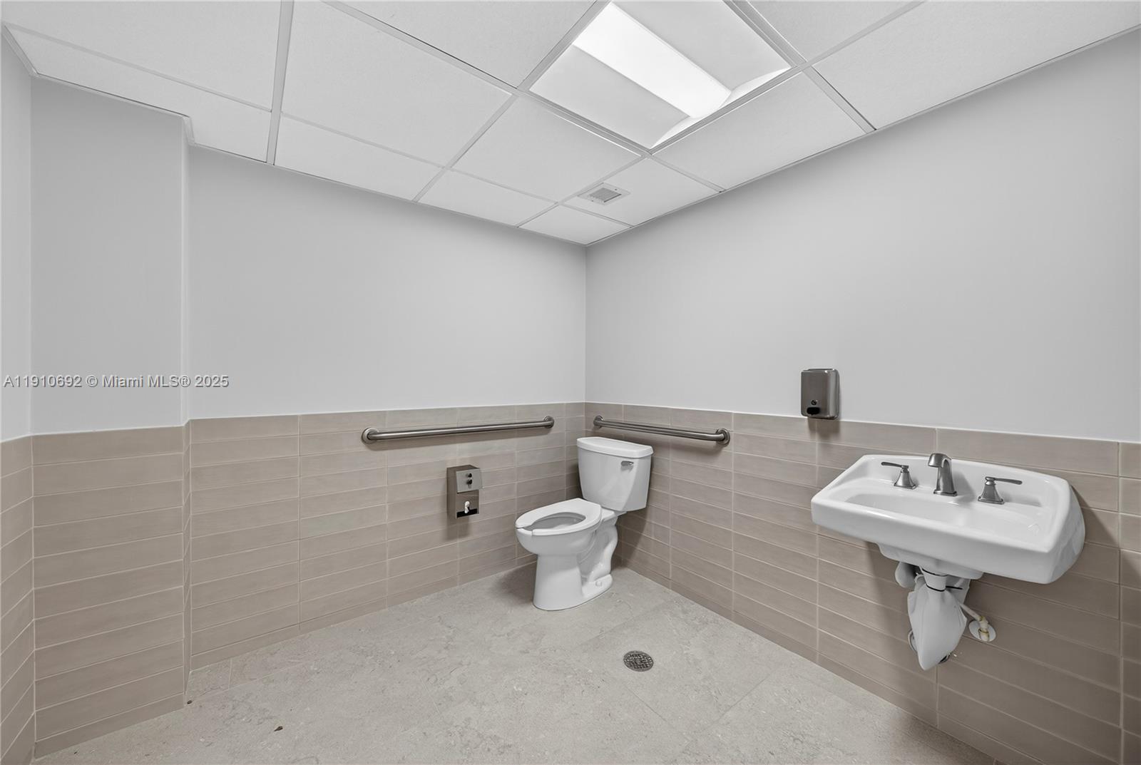 Подробнее / кв.футов $ 2025-11-08 0 Фото