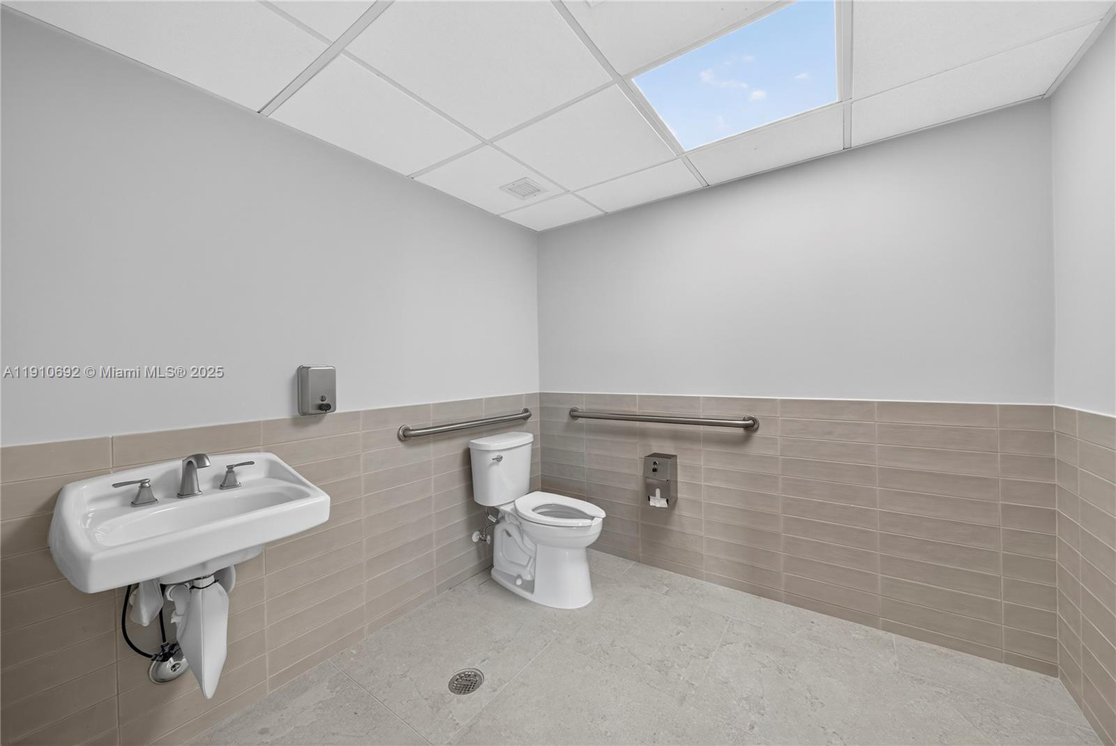 Подробнее / кв.футов $ 2025-11-08 0 Фото