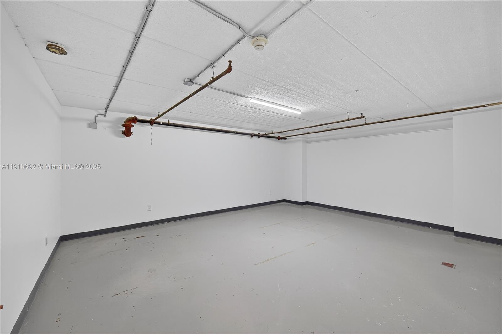 Подробнее / кв.футов $ 2025-11-08 0 Фото