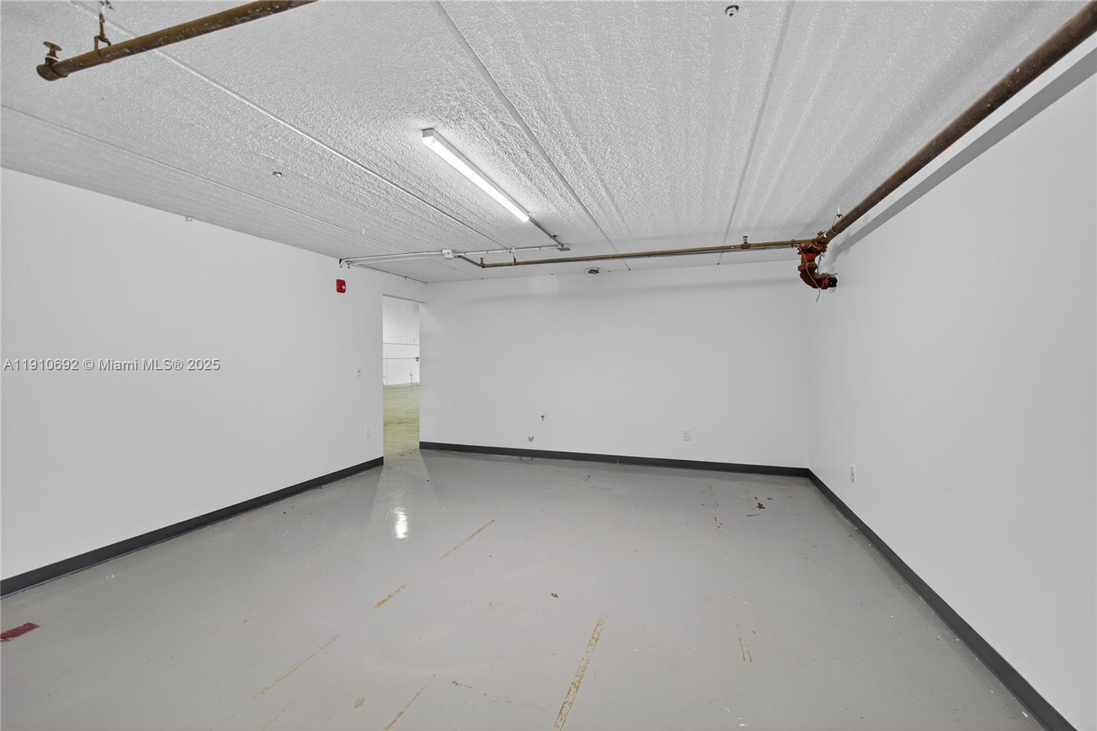 Подробнее / кв.футов $ 2025-11-08 0 Фото