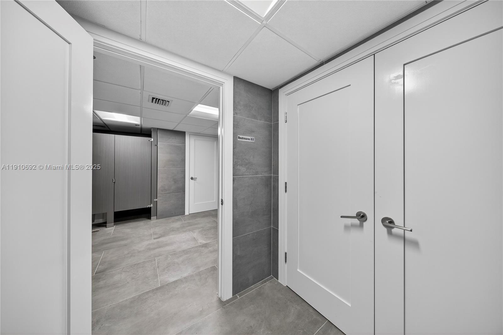 Подробнее / кв.футов $ 2025-11-08 0 Фото