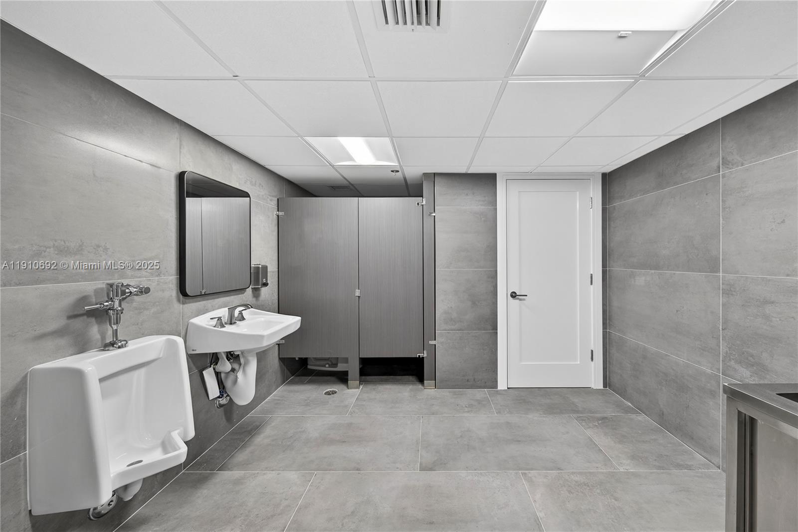 Подробнее / кв.футов $ 2025-11-08 0 Фото