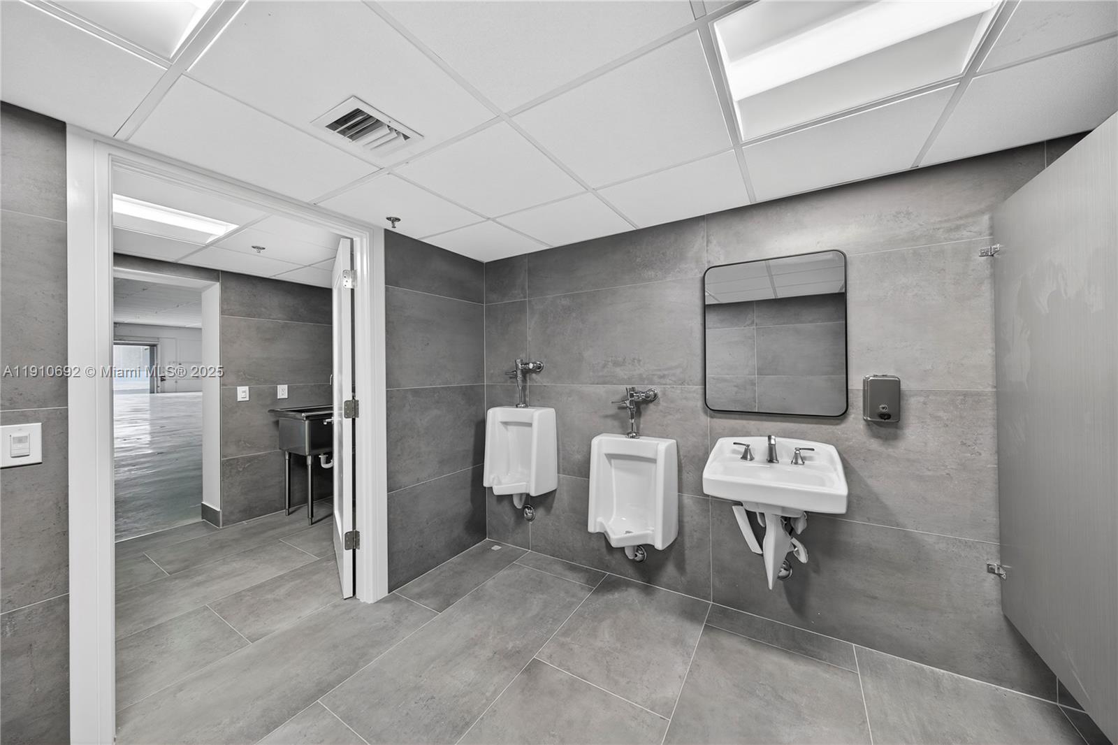 Подробнее / кв.футов $ 2025-11-08 0 Фото