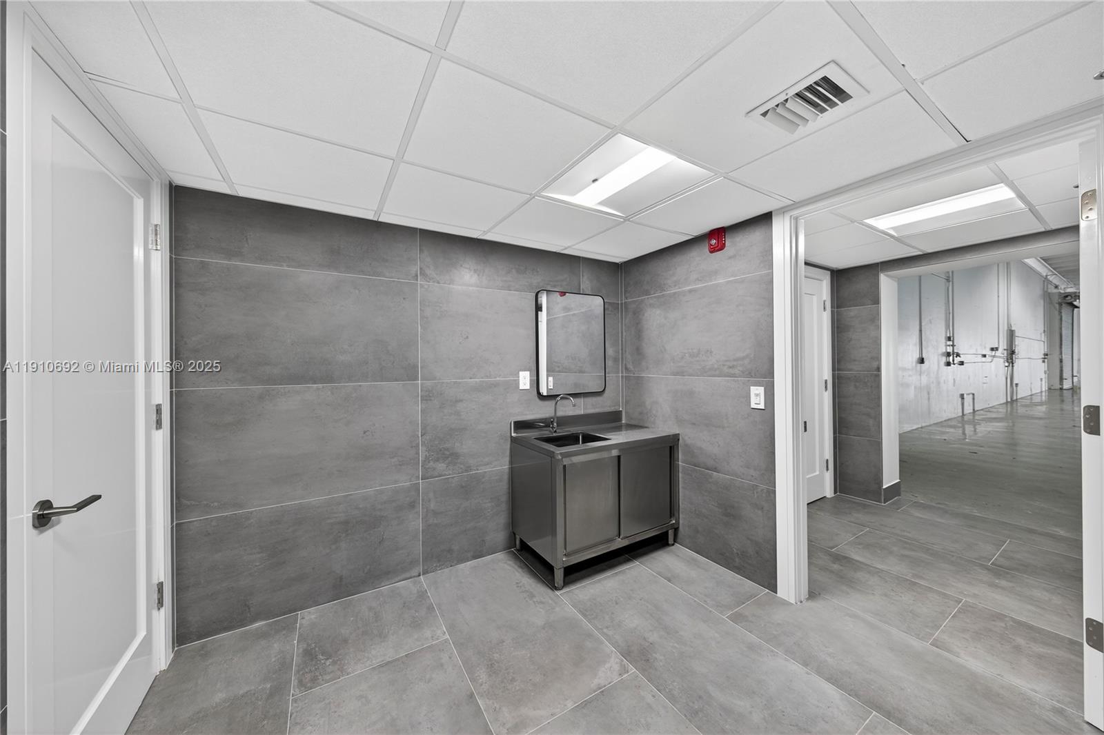 Подробнее / кв.футов $ 2025-11-08 0 Фото