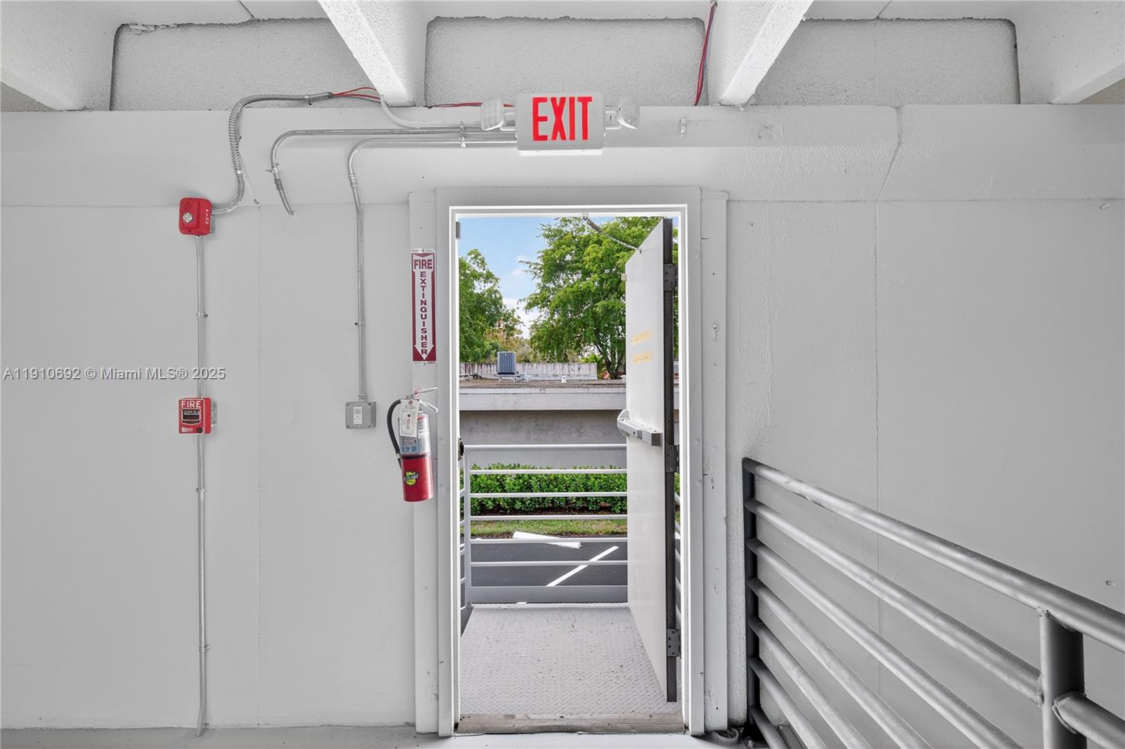 Подробнее / кв.футов $ 2025-11-08 0 Фото