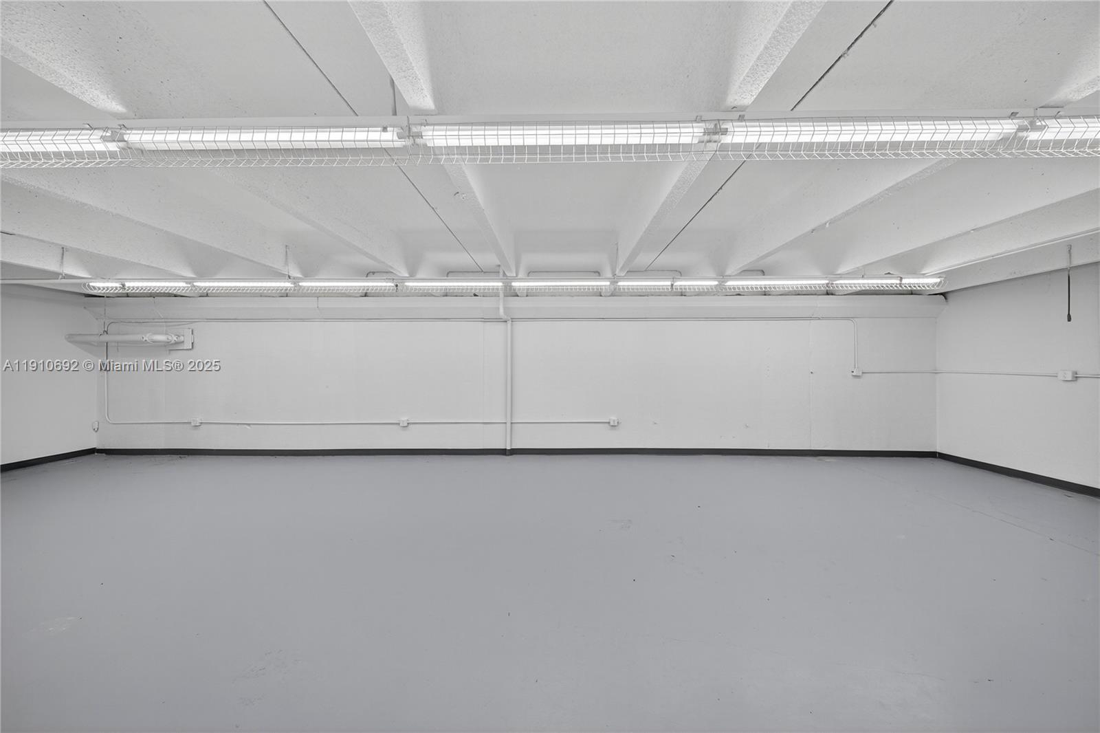 Подробнее / кв.футов $ 2025-11-08 0 Фото