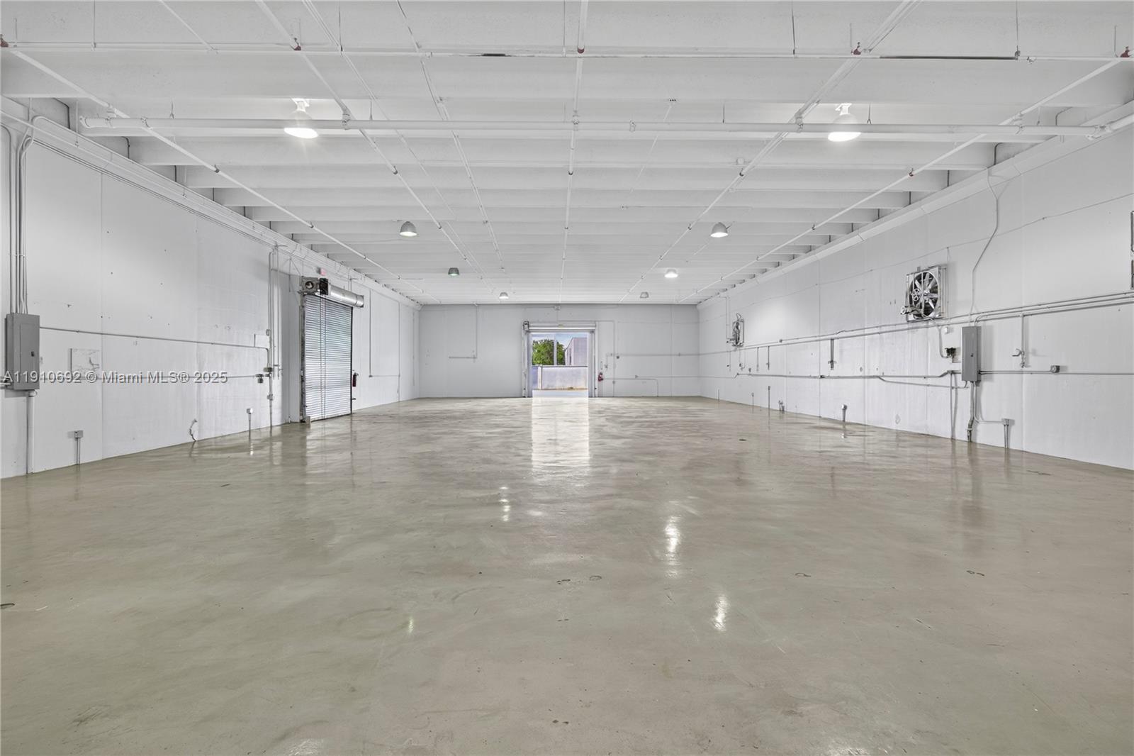 Подробнее / кв.футов $ 2025-11-08 0 Фото