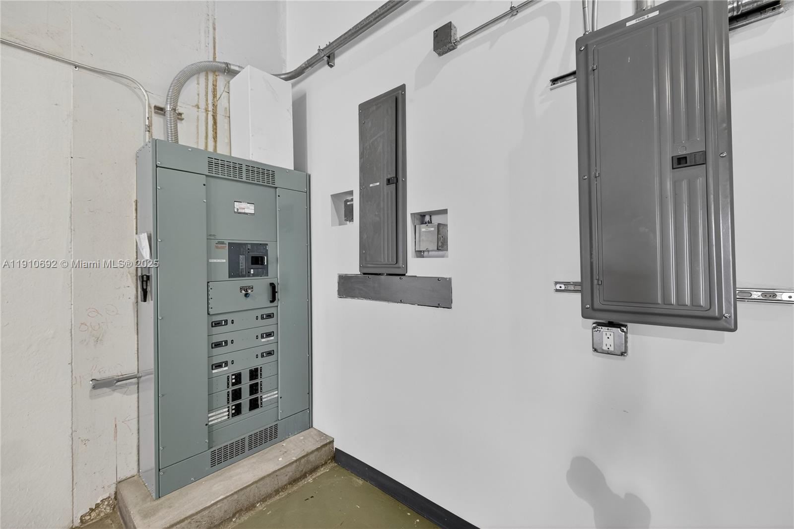 Подробнее / кв.футов $ 2025-11-08 0 Фото