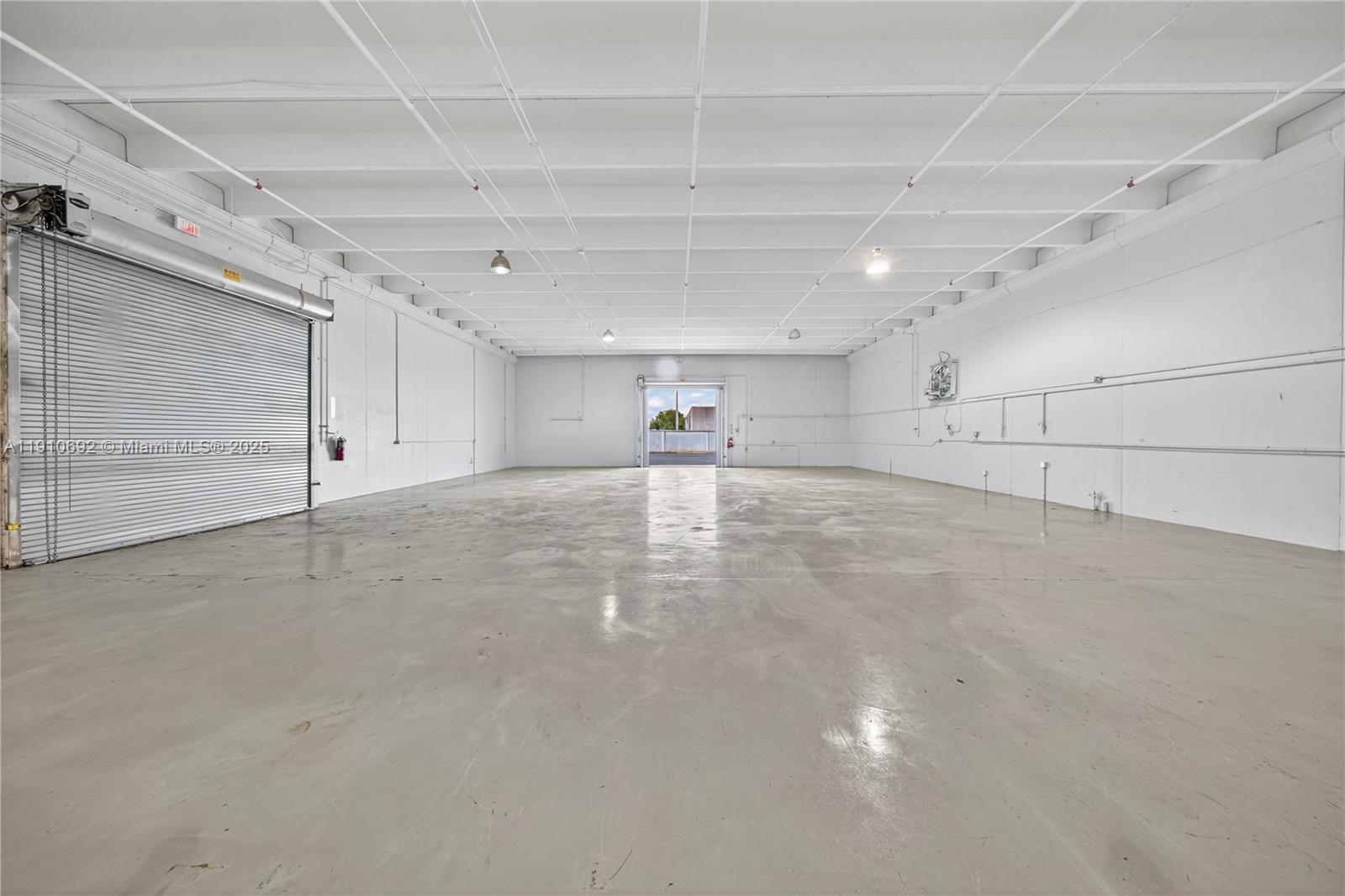 Подробнее / кв.футов $ 2025-11-08 0 Фото