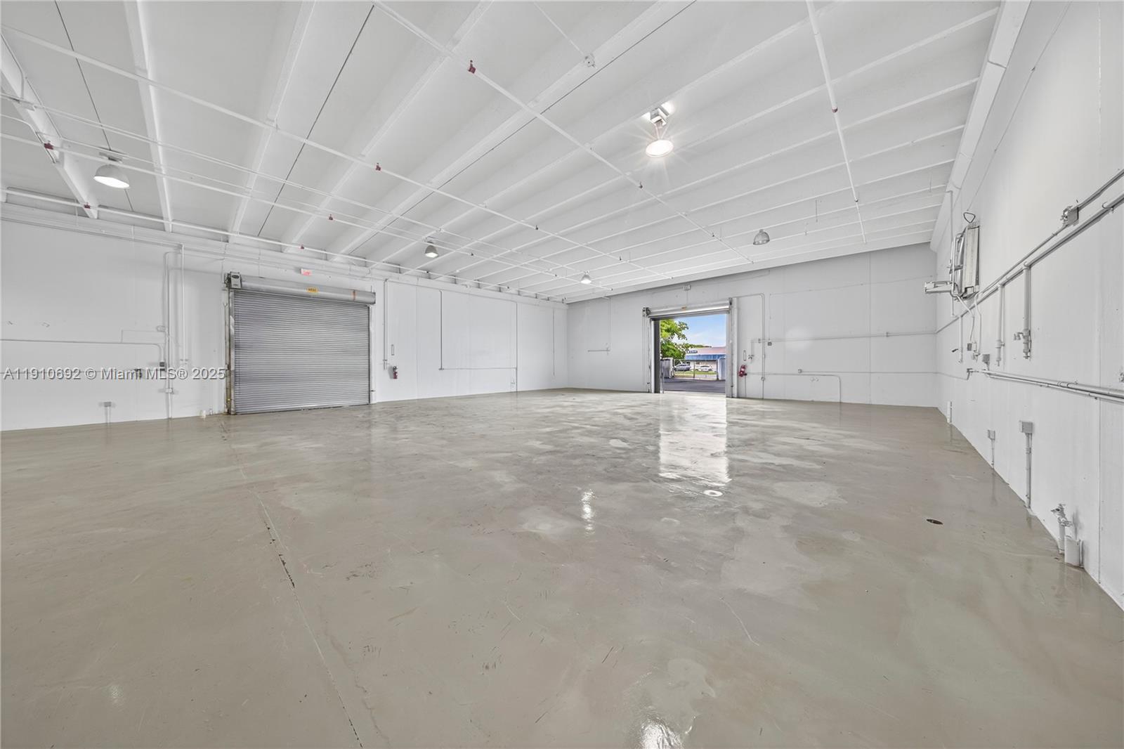 Подробнее / кв.футов $ 2025-11-08 0 Фото