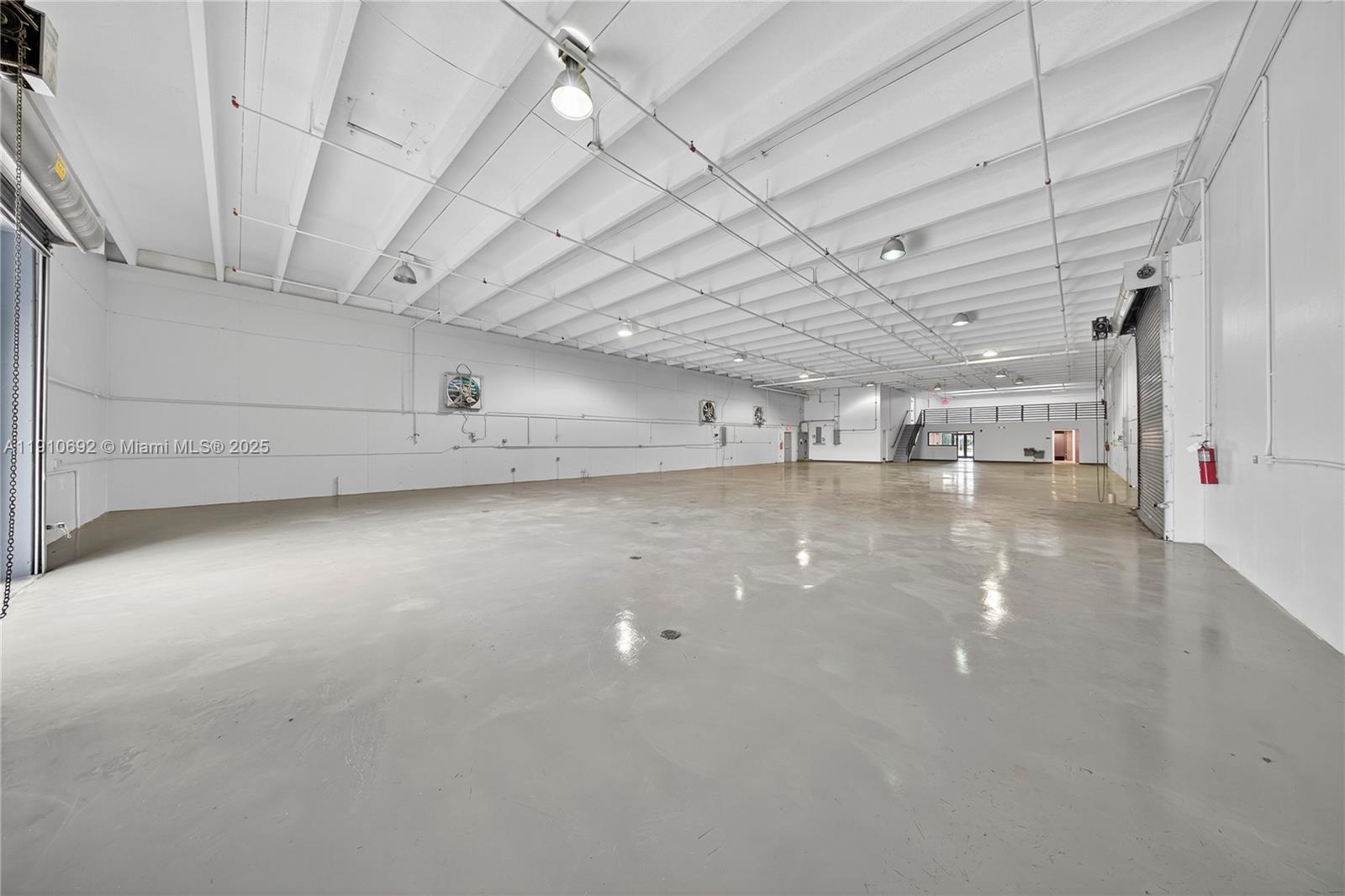 Подробнее / кв.футов $ 2025-11-08 0 Фото