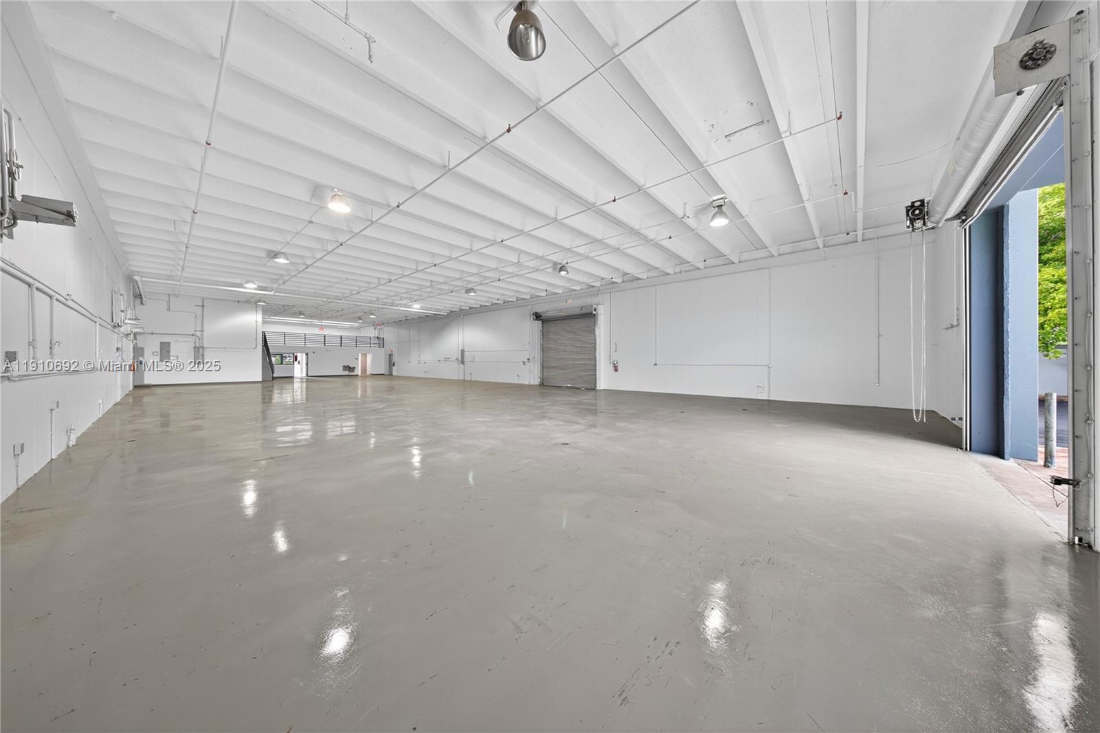 Подробнее / кв.футов $ 2025-11-08 0 Фото