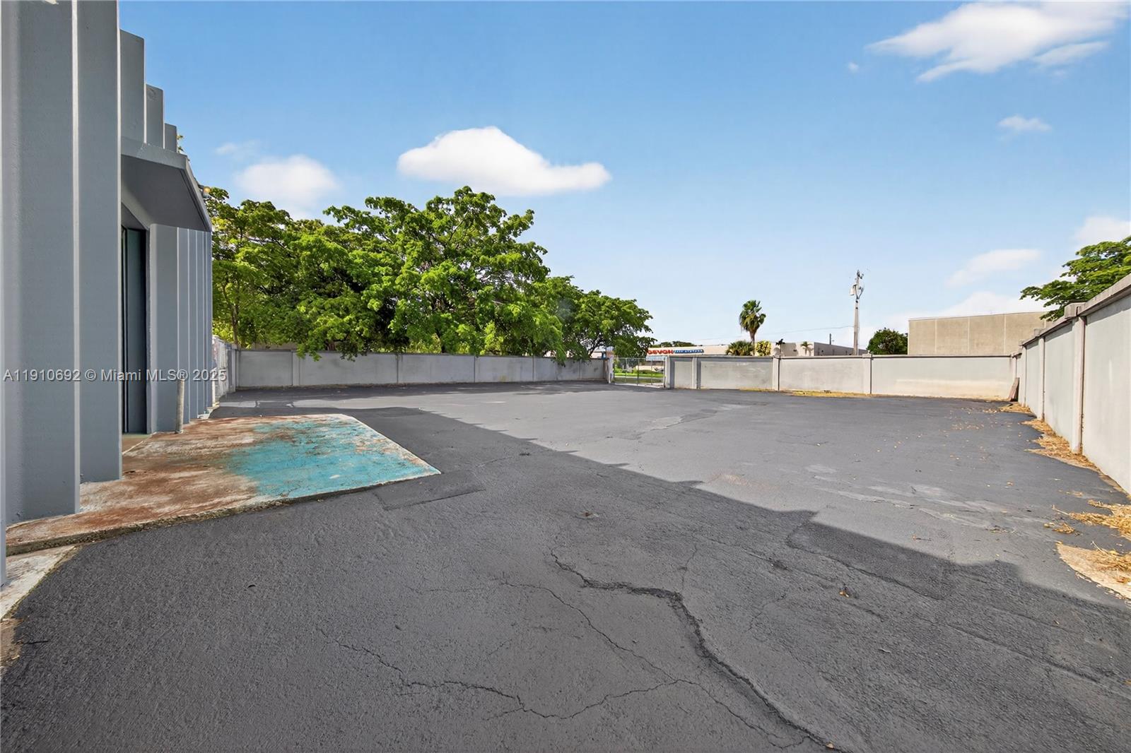 Подробнее / кв.футов $ 2025-11-08 0 Фото