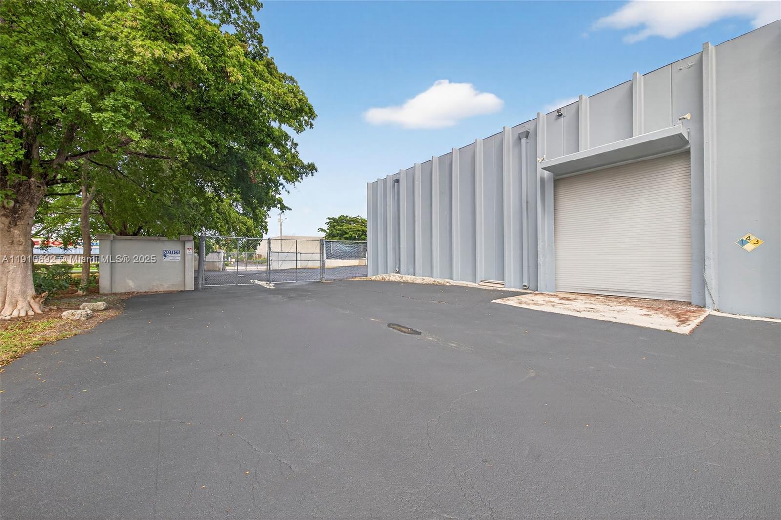 Подробнее / кв.футов $ 2025-11-08 0 Фото