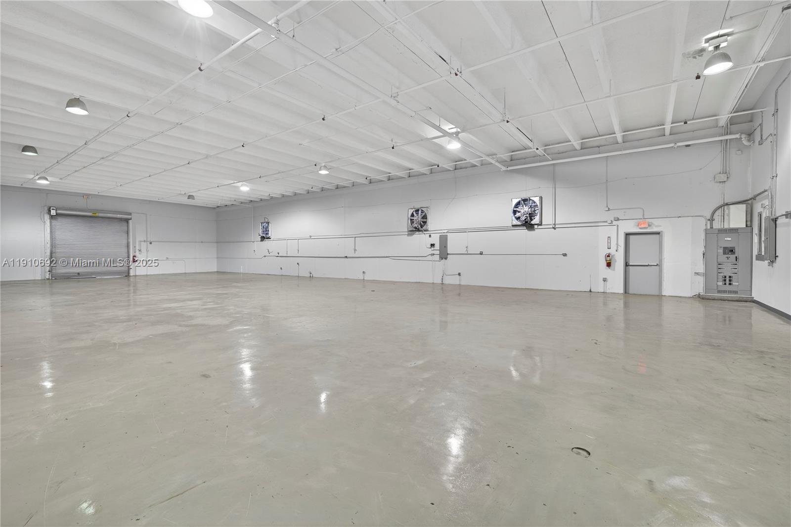 Подробнее / кв.футов $ 2025-11-08 0 Фото