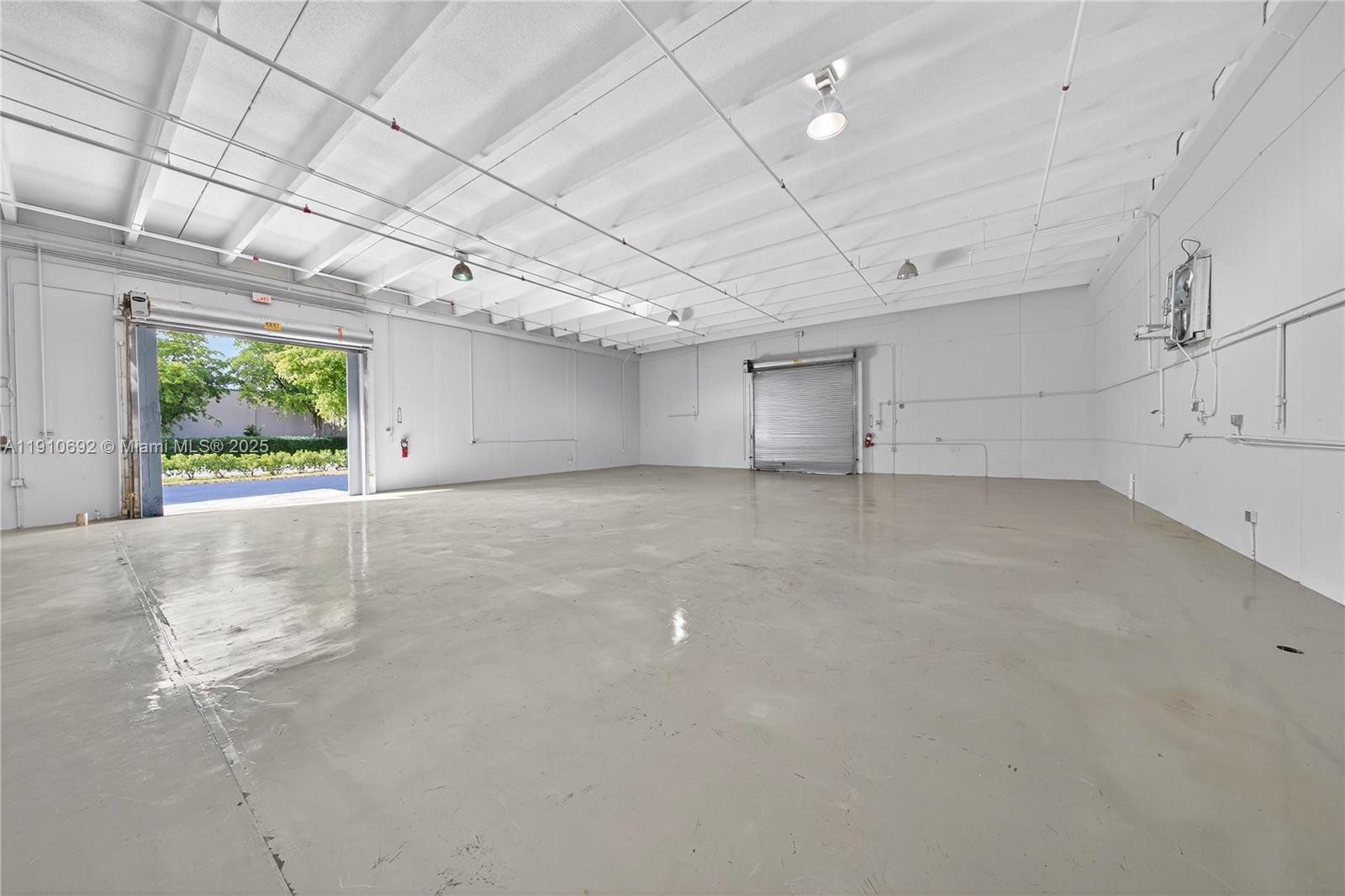 Подробнее / кв.футов $ 2025-11-08 0 Фото