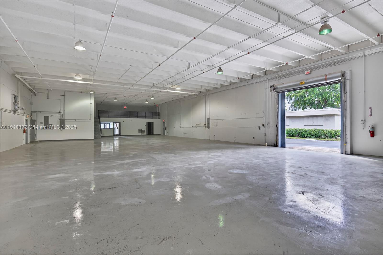 Подробнее / кв.футов $ 2025-11-08 0 Фото